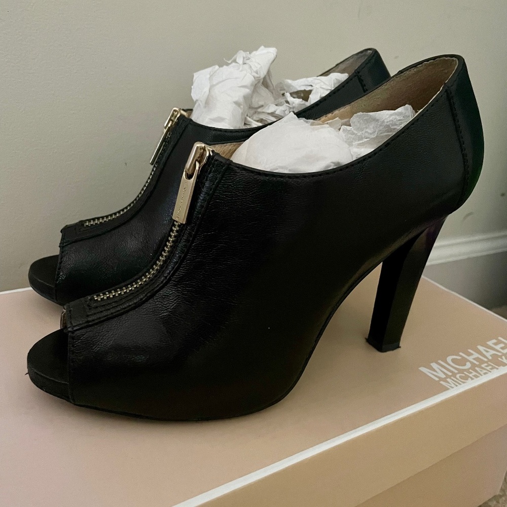 Michael Kors Open-Toe High Heels Zipper Closure, Black, Size 7